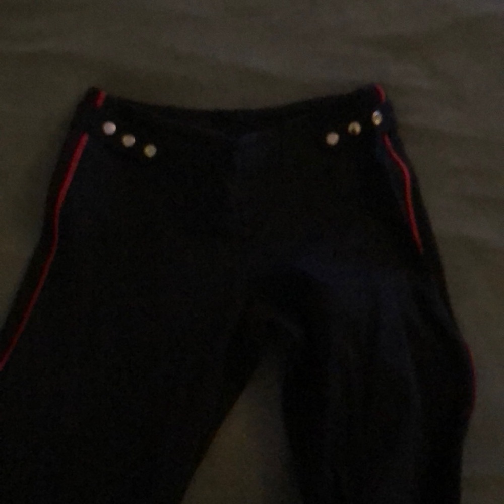This stylish pant is functional & fashionable. Can be worn throughout the day